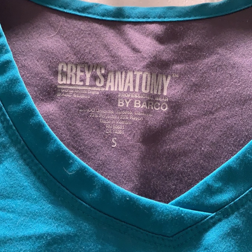 Scrub top - Picture 2 of 2